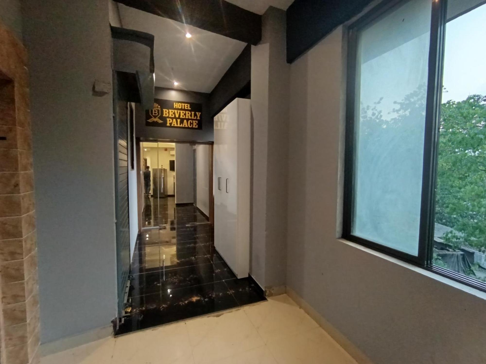 Hotel Beverly Palace Santacruz - Near Bkc - Mumbai Airport T1 Kültér fotó